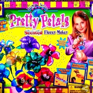 Imagine Nation Pretty Petals Scented Flower Maker